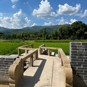 青海花岗岩仿古石材景区使用案例