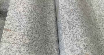 青海芙蓉白S型拉丝面路沿石