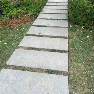 青海 芝麻黑小区踏步、汀步石铺装效果