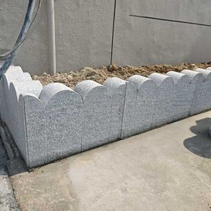 青海 芝麻白花岗岩花边石铺装效果图