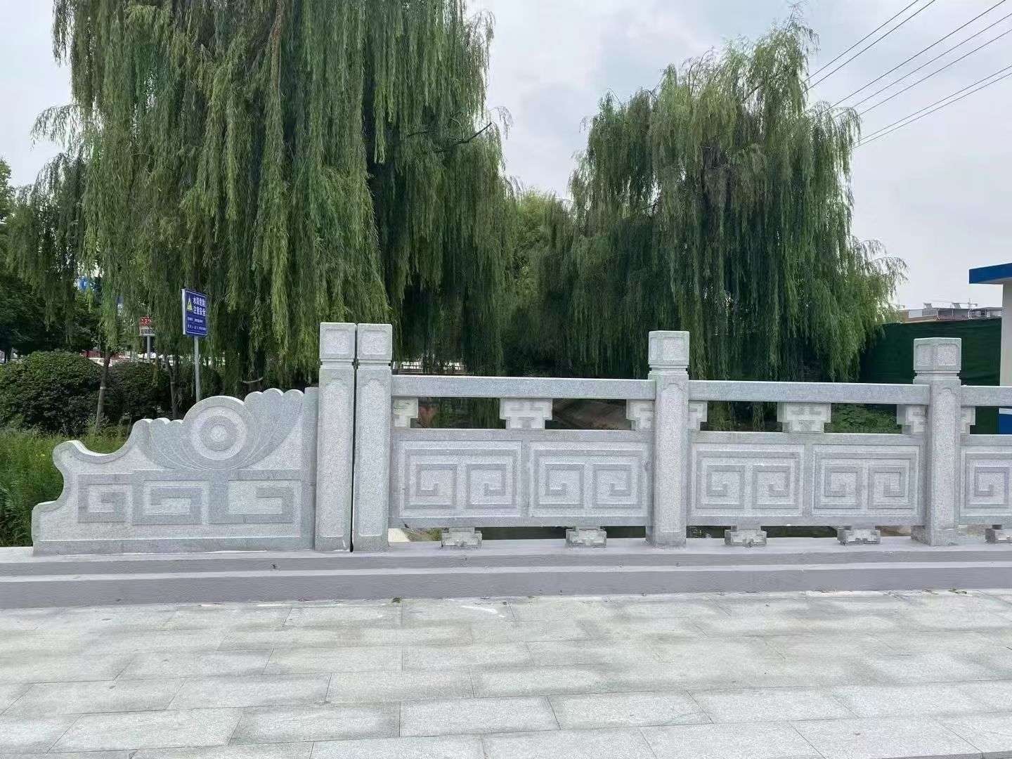 青海 芝麻灰桥栏杆、河道栏杆安装效果