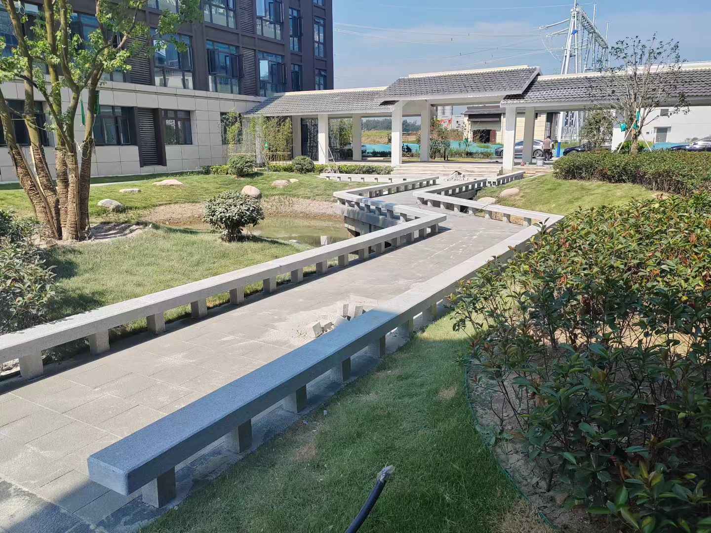 青海 芝麻灰小区坐凳&栏杆安装效果